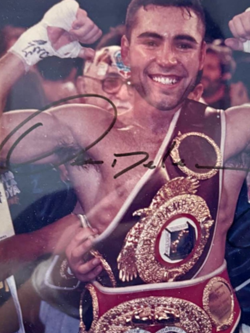 Oscar De La Hoya Signed “Golden Boy” Champion Photo Framed